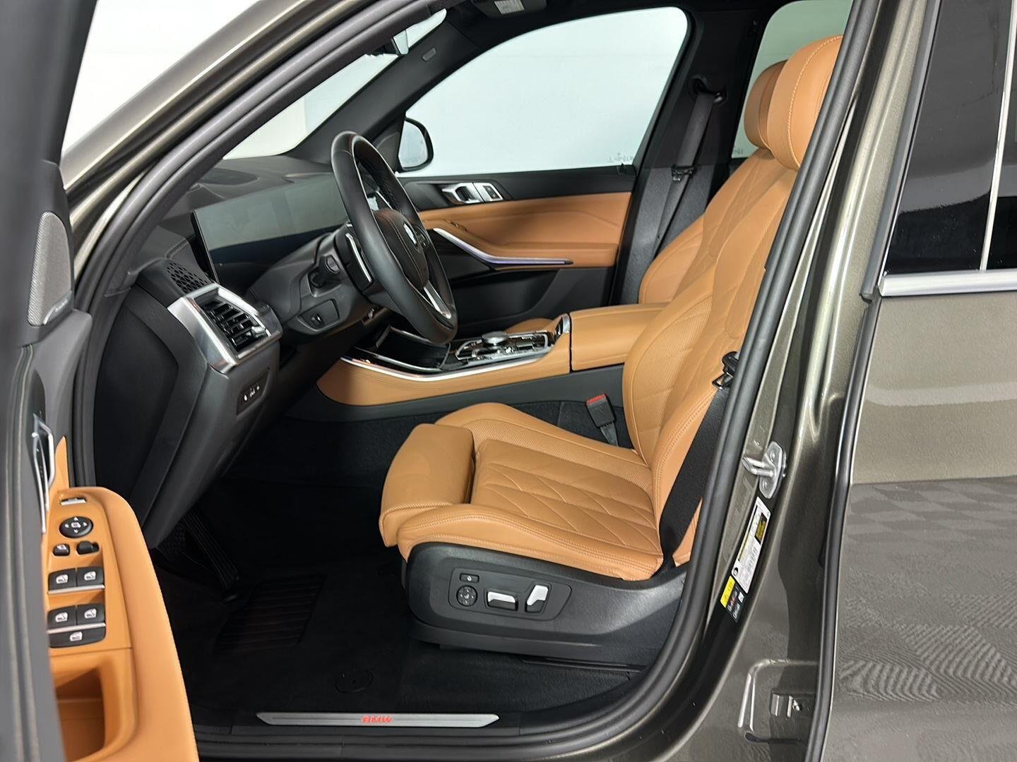 New 2026 Manhattan Green Metallic BMW xDrive50e image 12