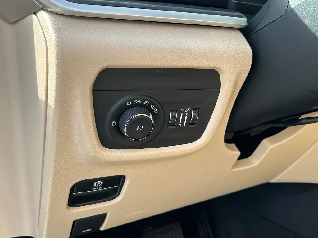 Certified Used 2022 White Jeep Limited image 19