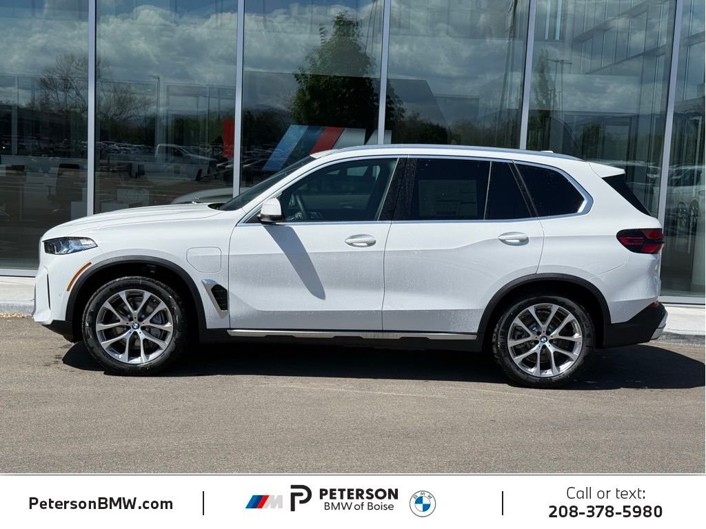 New 2026 Alpine White BMW xDrive50e image 2