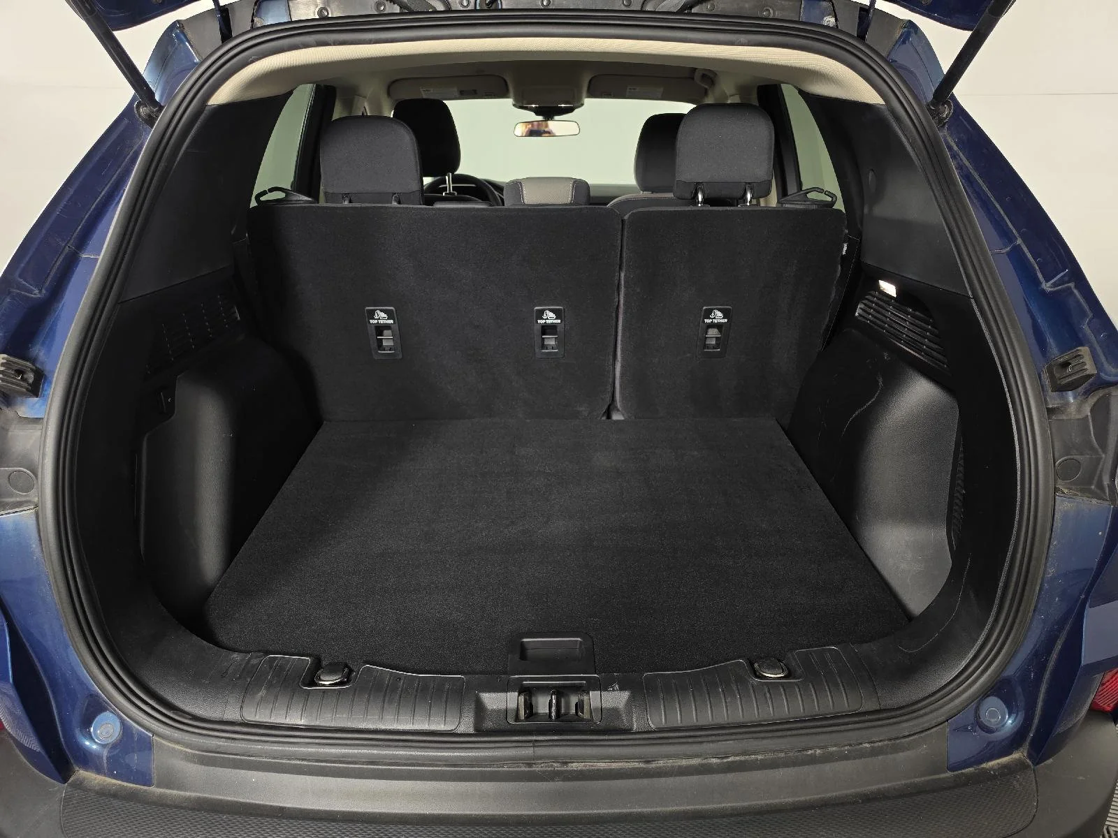 Used 2020 Dark Ford SE image 20