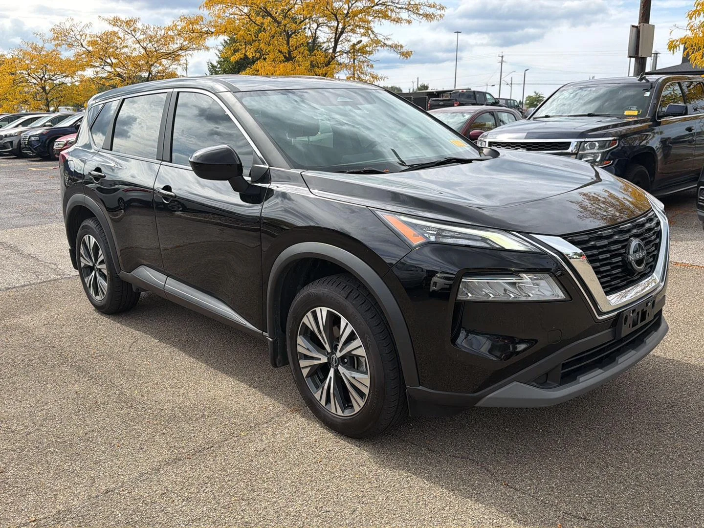Used 2023 Super Black Nissan SV image 3