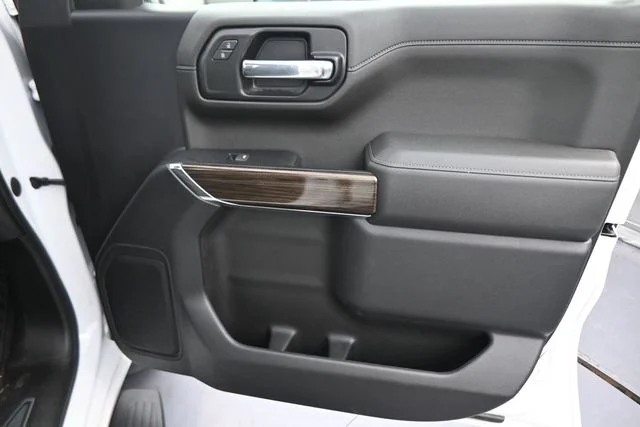 Used 2022 White Chevrolet LT image 13