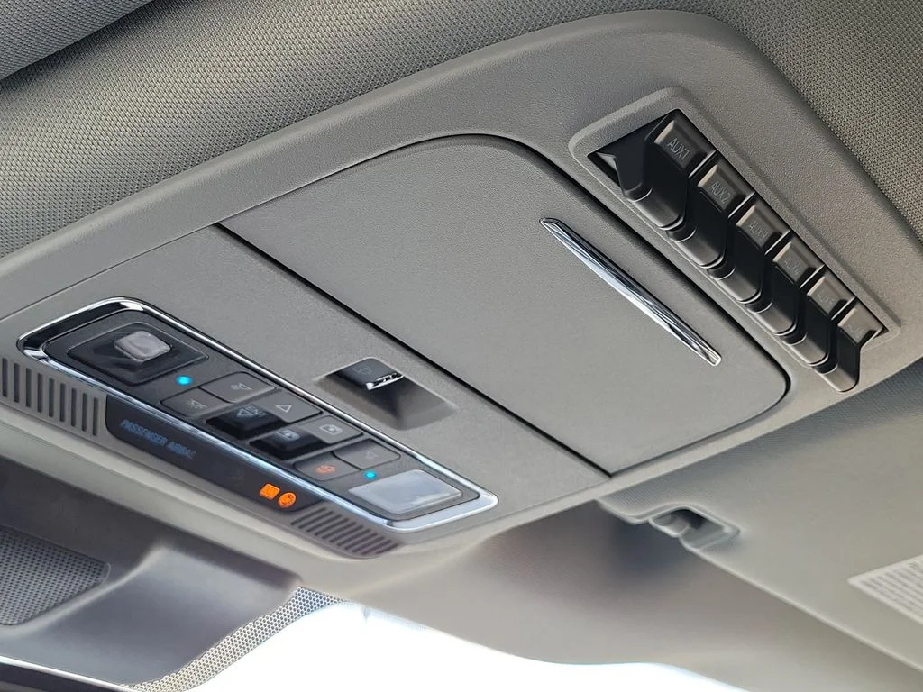 New 2026 Star White Metallic Tri-Coat Ford F-250® Lariat® image 29