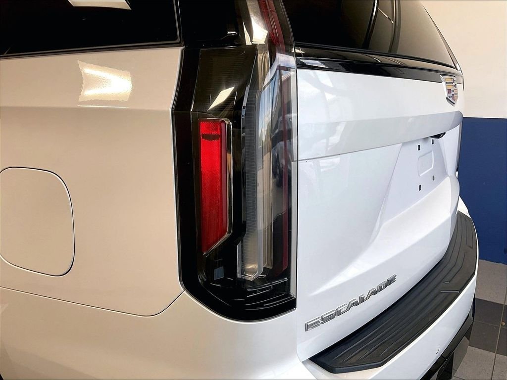 Used 2021 White Cadillac Sport Platinum image 35