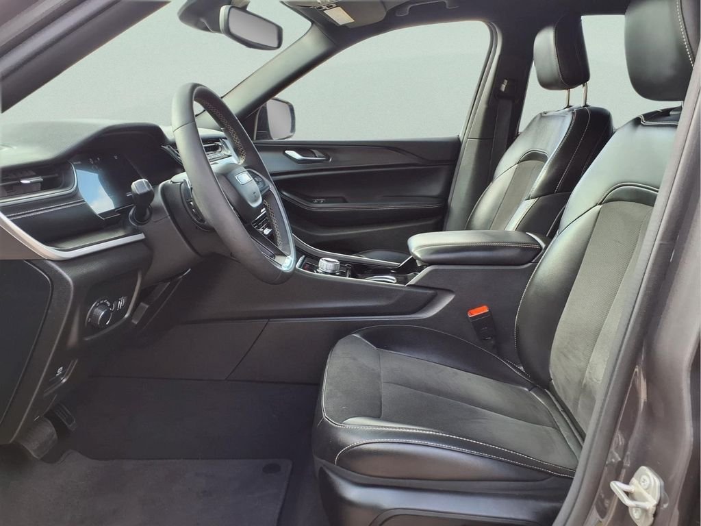Used 2023 Gray Jeep Altitude image 12