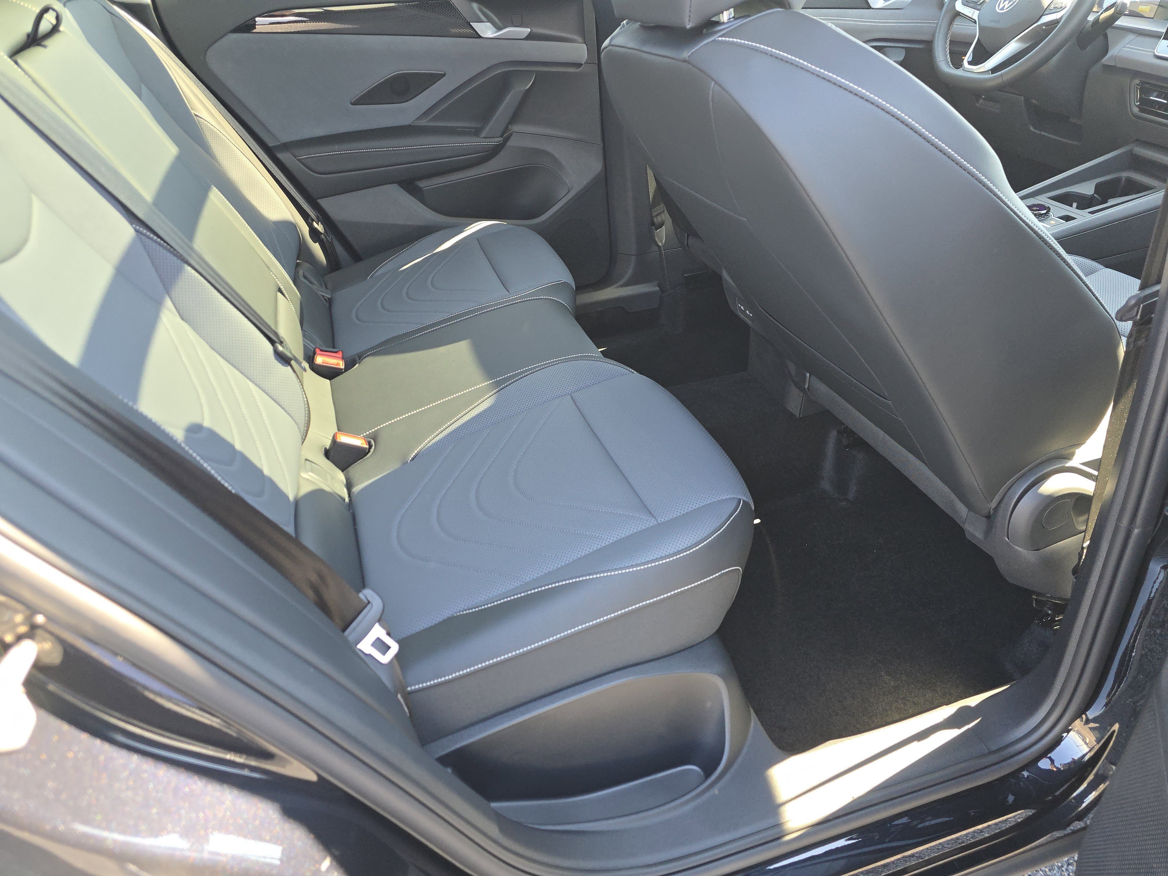 New 2026 Deep Black Pearl Volkswagen SE image 17