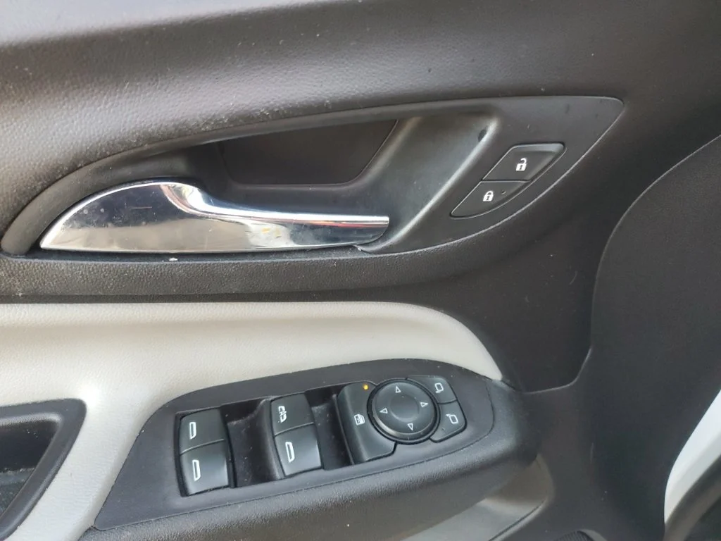 Used 2021 White Chevrolet LS image 12