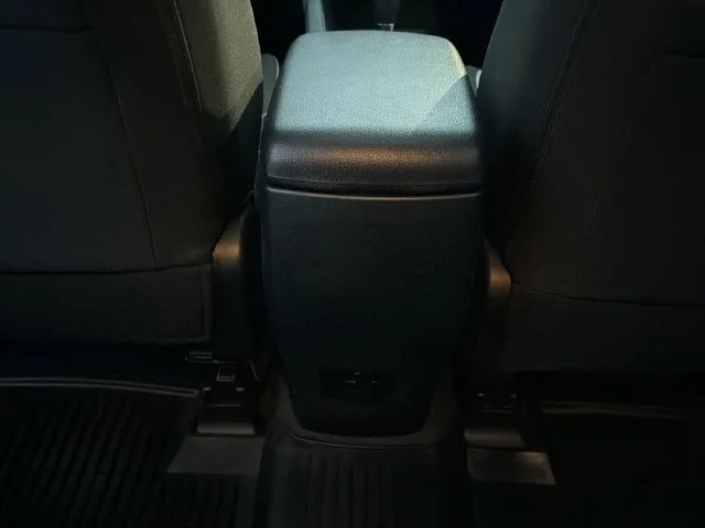 Used 2018 Silver Toyota XLE image 32