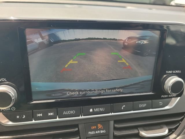 Used 2021 White Nissan 2.5 S image 21