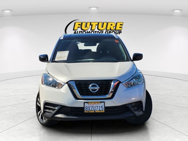 Used 2018 White Nissan SV image 2