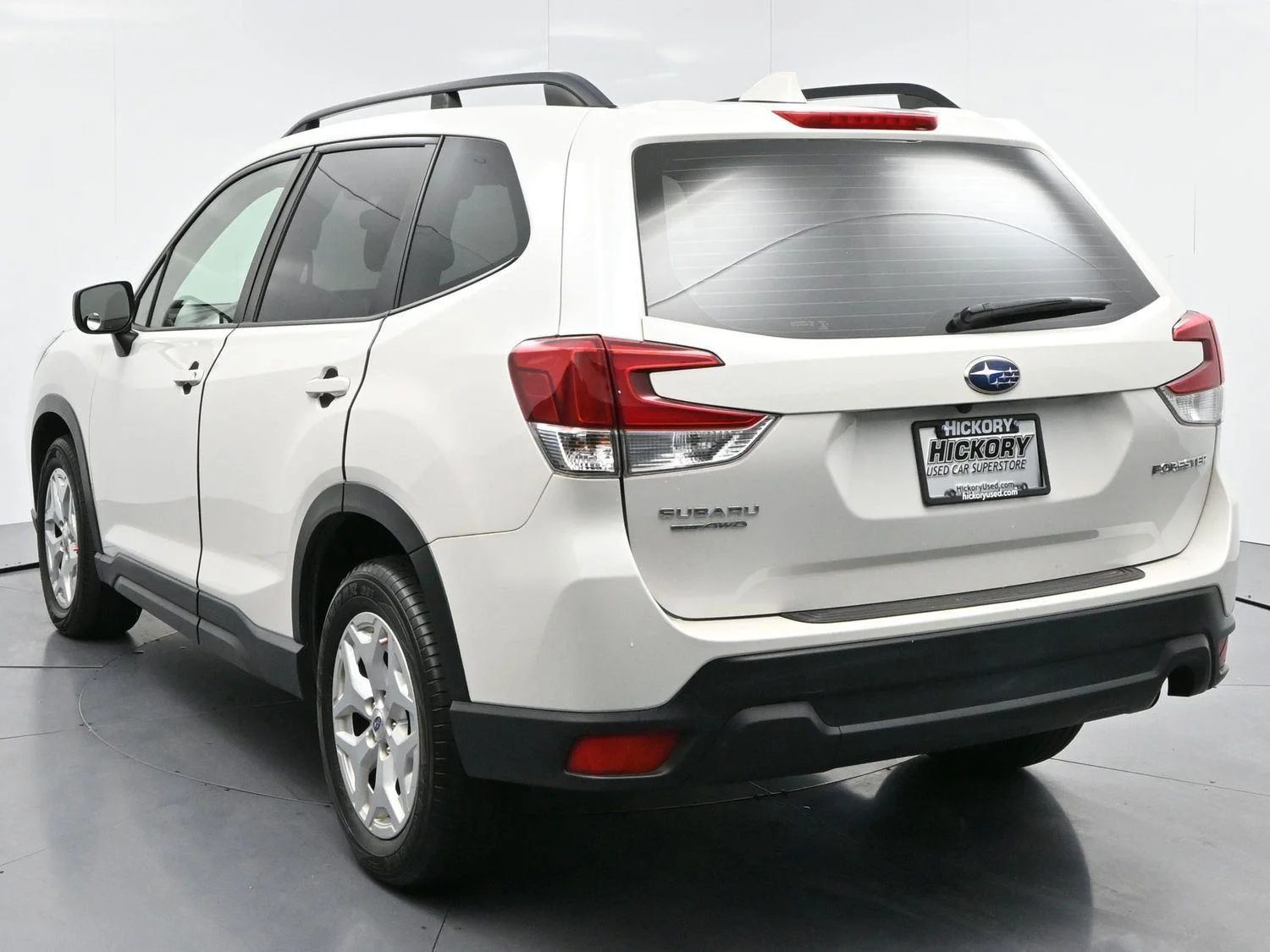 Used 2021 Crystal White Pearl Subaru Base image 5