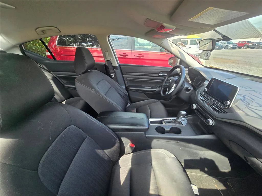 Used 2020 Silver Nissan 2.5 S image 7