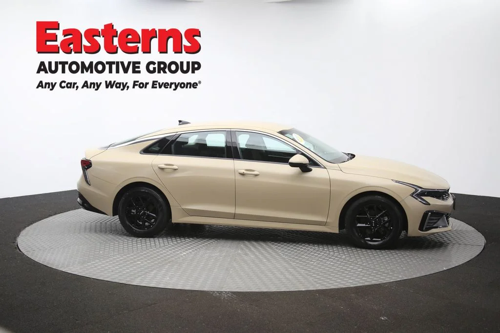 Used 2025 Red Kia LXS image 49