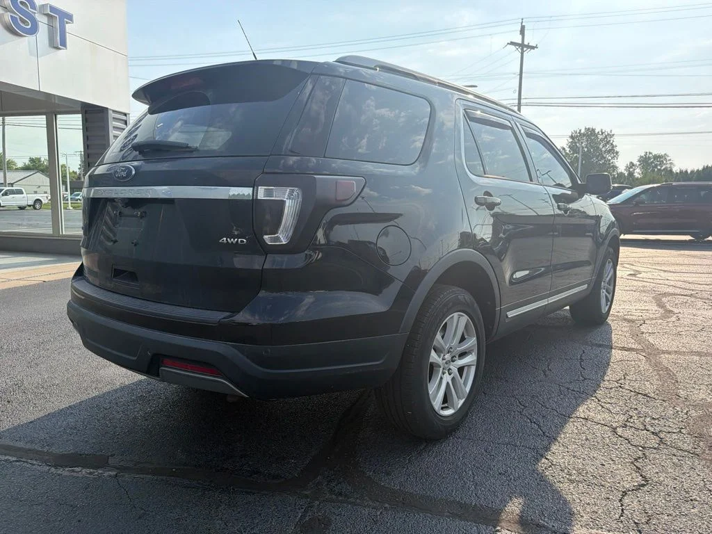 Used 2019 Black Ford XLT image 4