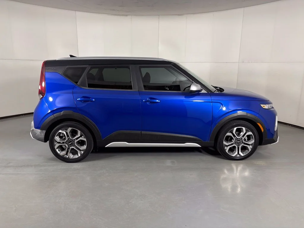 Used 2022 Blue Kia X-Line image 9