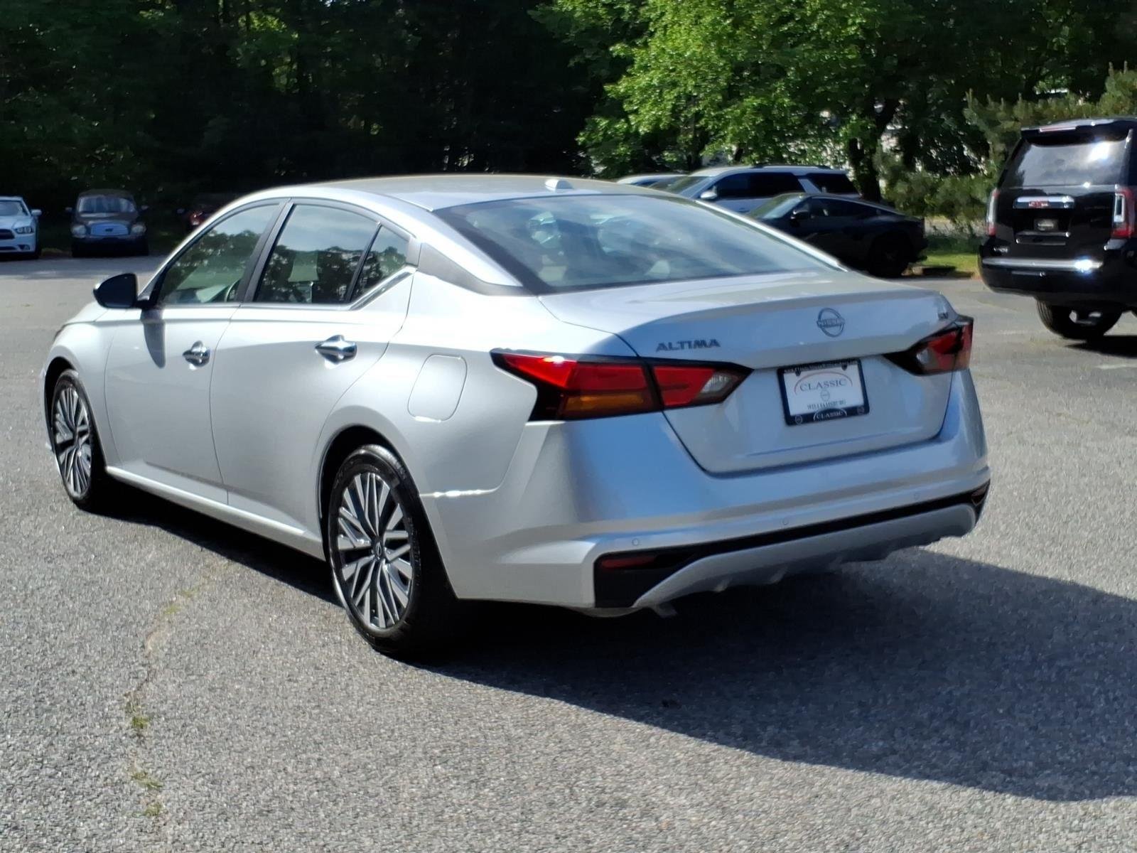 Used 2024 Brilliant Silver Metallic Nissan 2.5 SV image 9