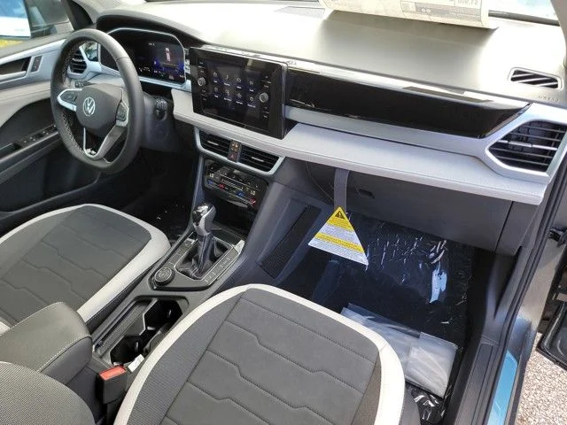2025 Volkswagen Taos SE - Photo 18