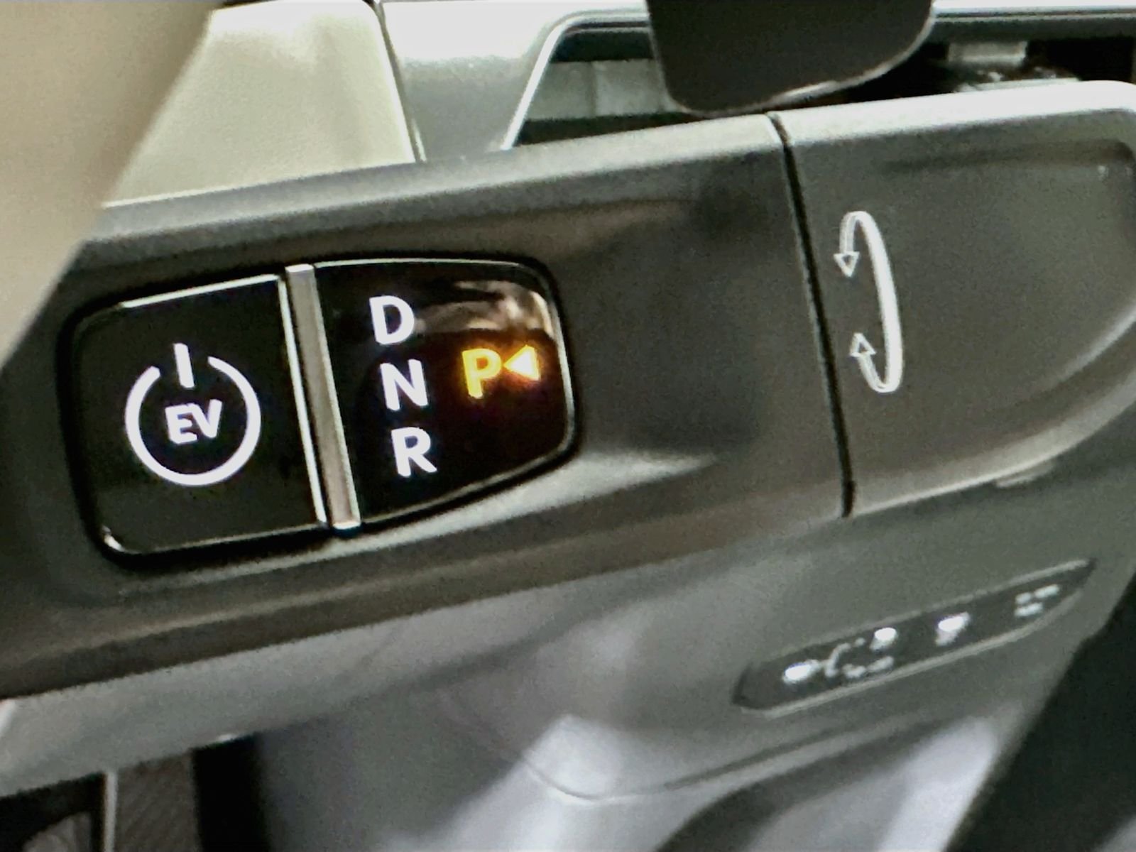 Used 2024 Ivory Silver Kia Land image 17