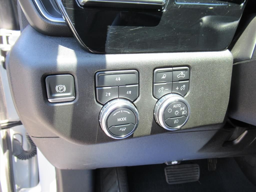 Used 2025 White GMC SLE image 19