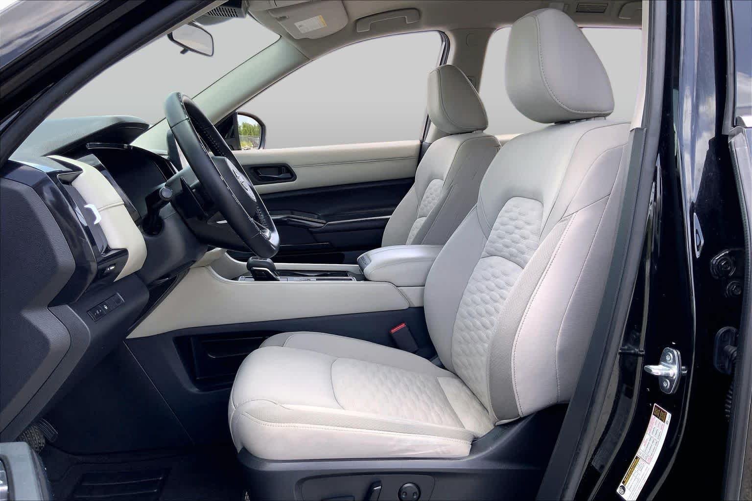Used 2023 Super Black Nissan SV image 8
