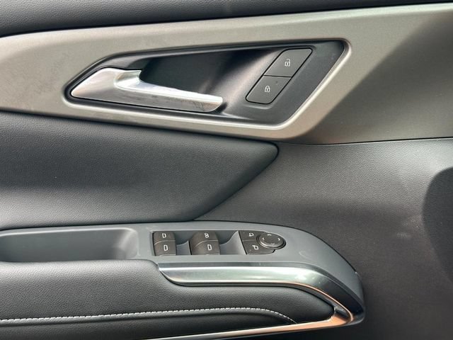 New 2027 Mosaic Black Metallic Chevrolet LT image 18