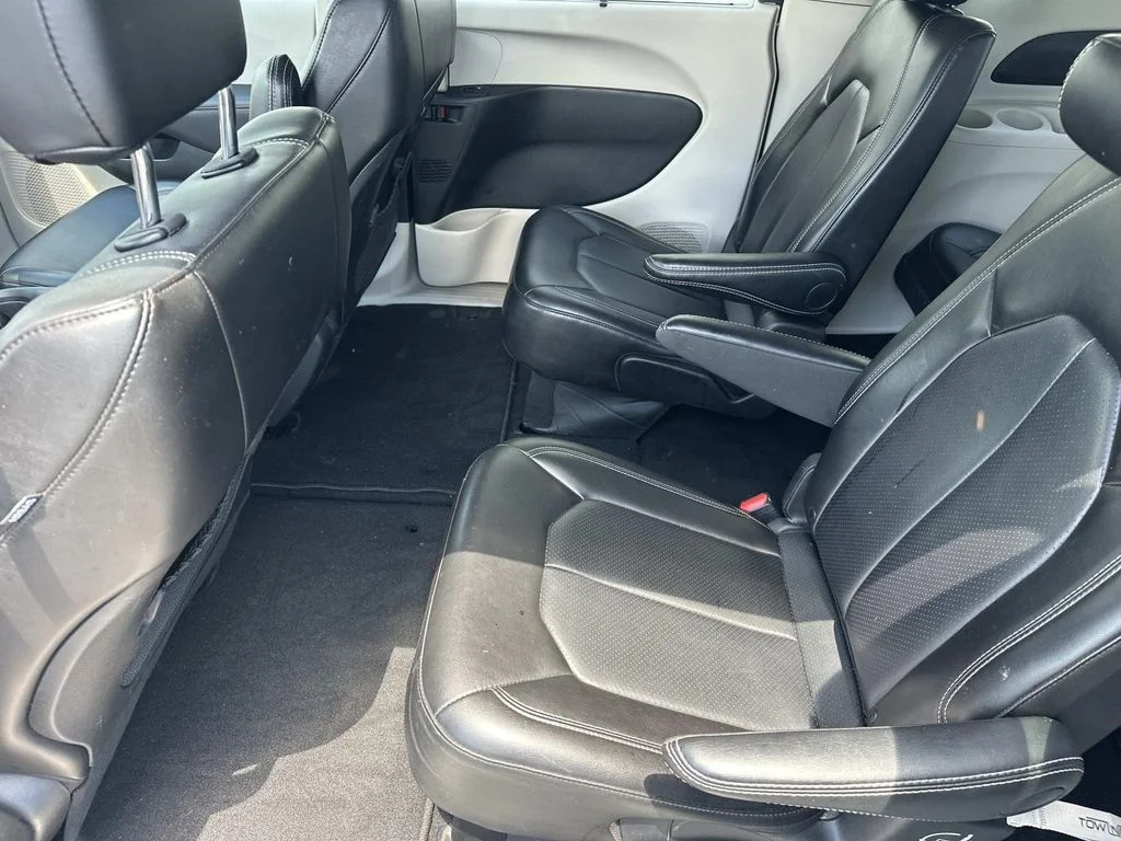 Used 2024 Black Chrysler Touring L image 15