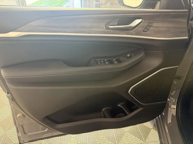 New 2027 Gray Jeep Limited Reserve image 15