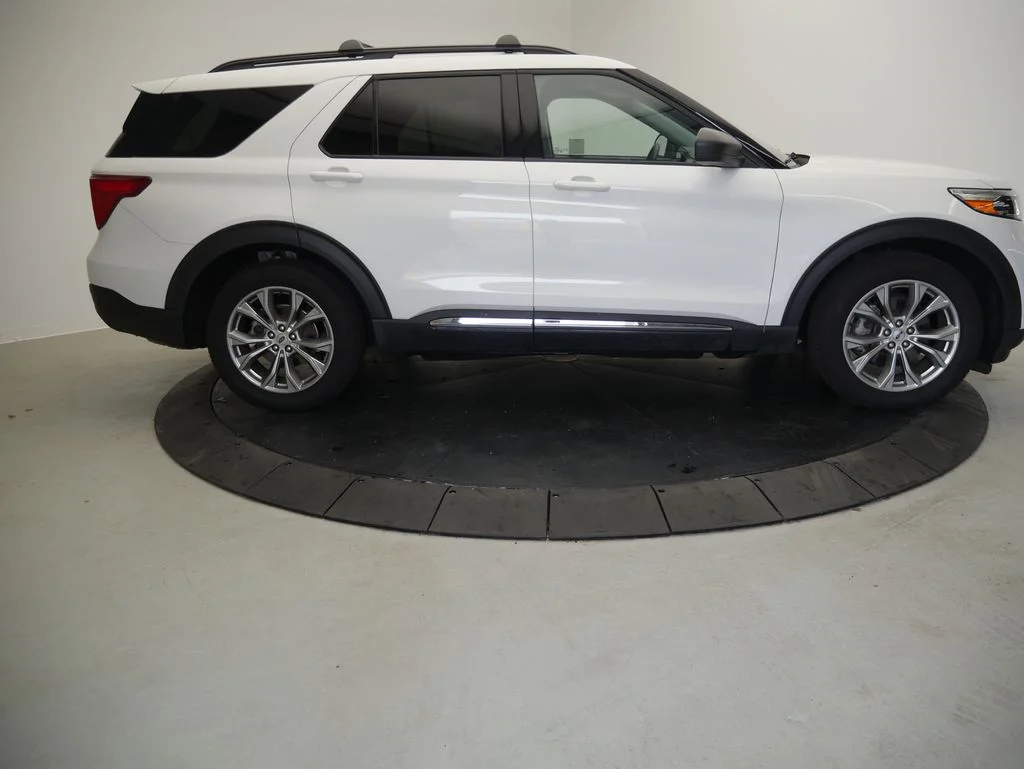 Used 2021 White Metallic Ford XLT image 6