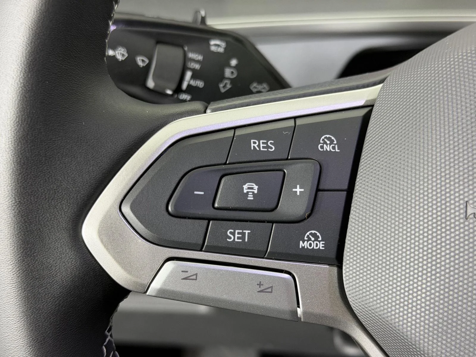 New 2026 Platinum Gray Metallic Volkswagen SE image 26
