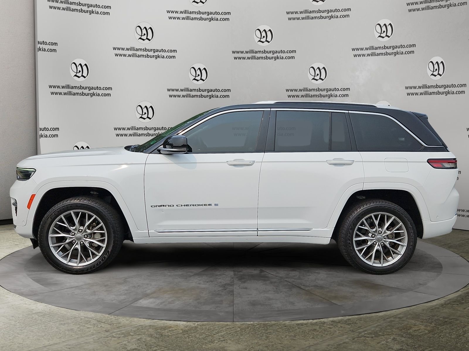 Used 2022 White Jeep Summit image 2