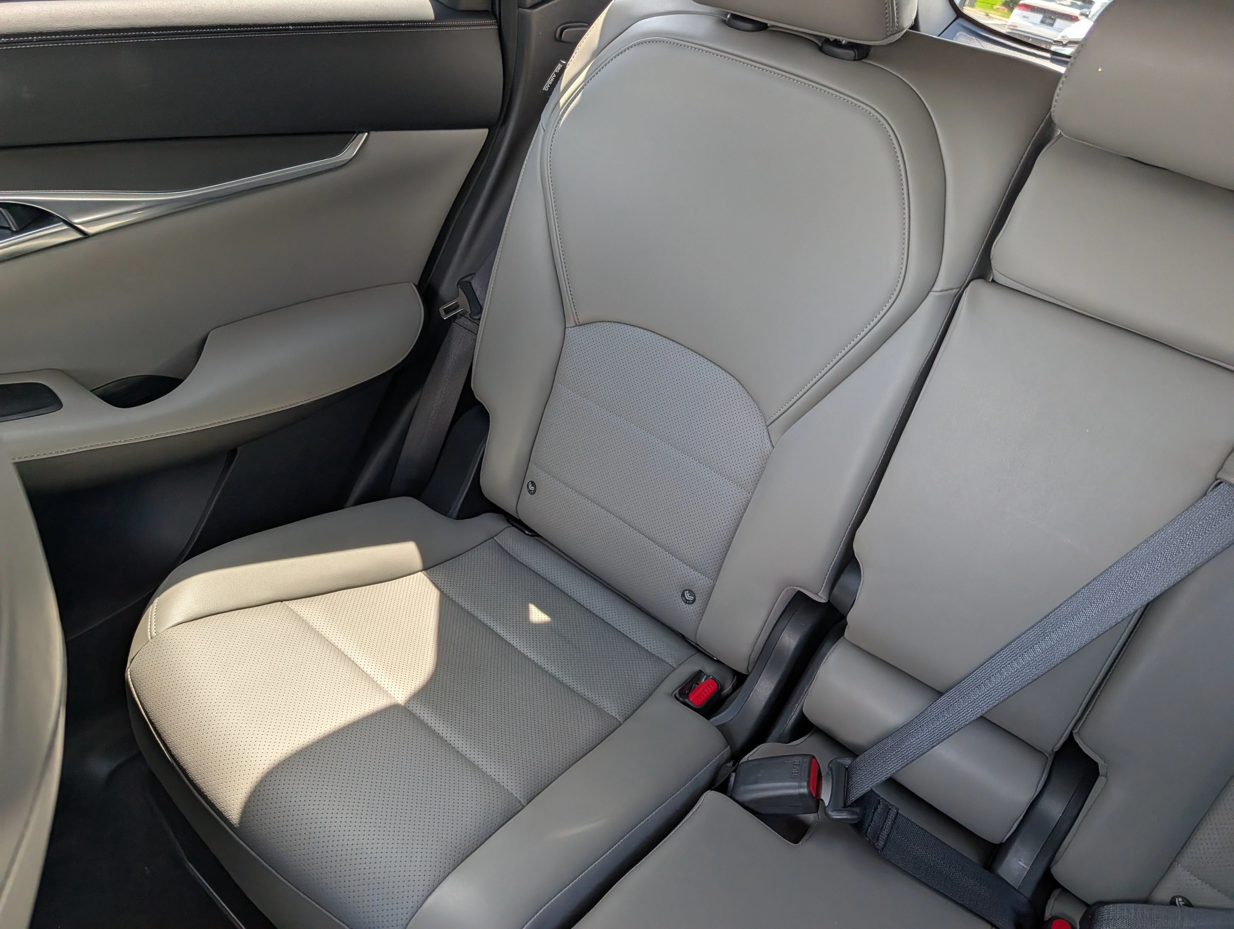 Used 2024 Radiant White INFINITI LUXE image 12