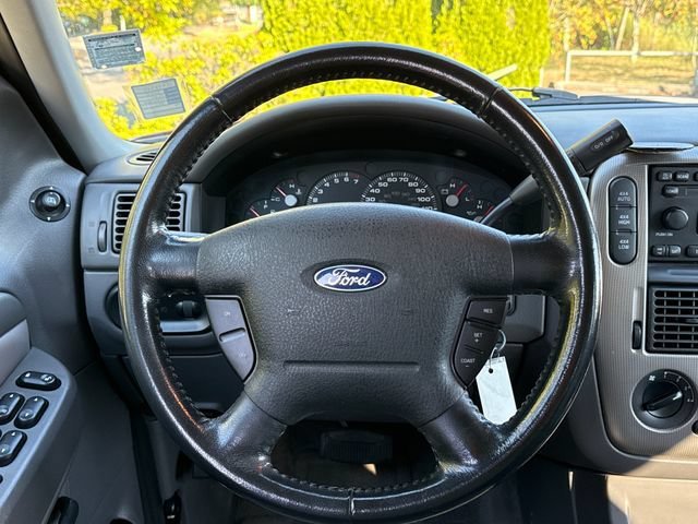 Used 2004 Red Fire Clearcoat Metallic Ford XLT image 9