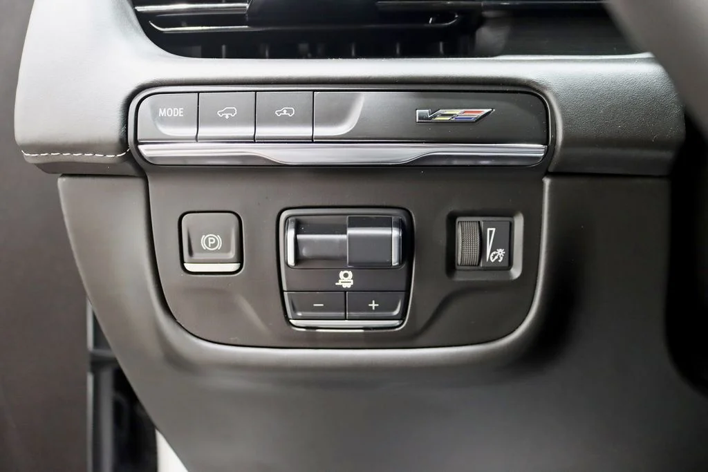Used 2024 White Cadillac V-Series image 17