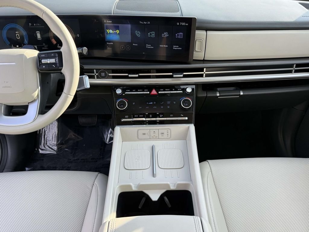 Used 2025 White Hyundai SEL image 18