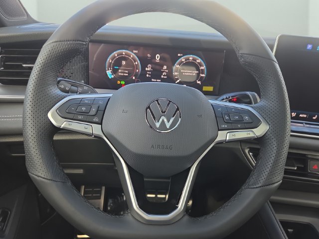 New 2026 Opal White w/Deep Black Roof Volkswagen SE R-Line Black image 19
