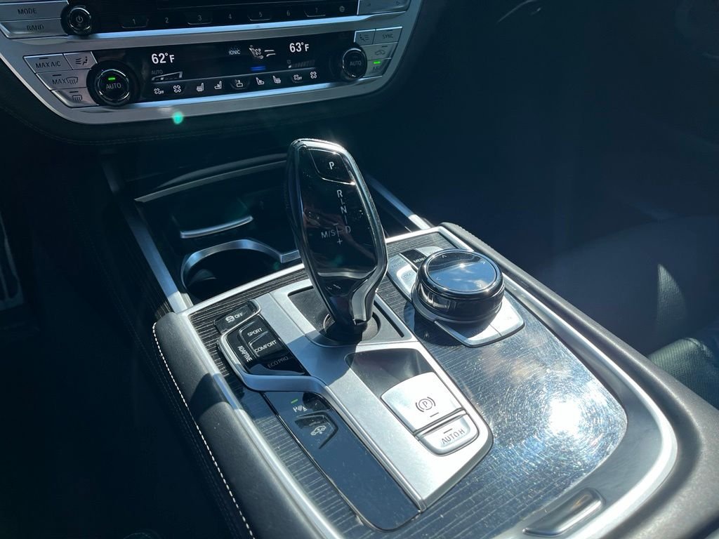 Used 2019 Black Sapphire Metallic BMW 750i xDrive image 41