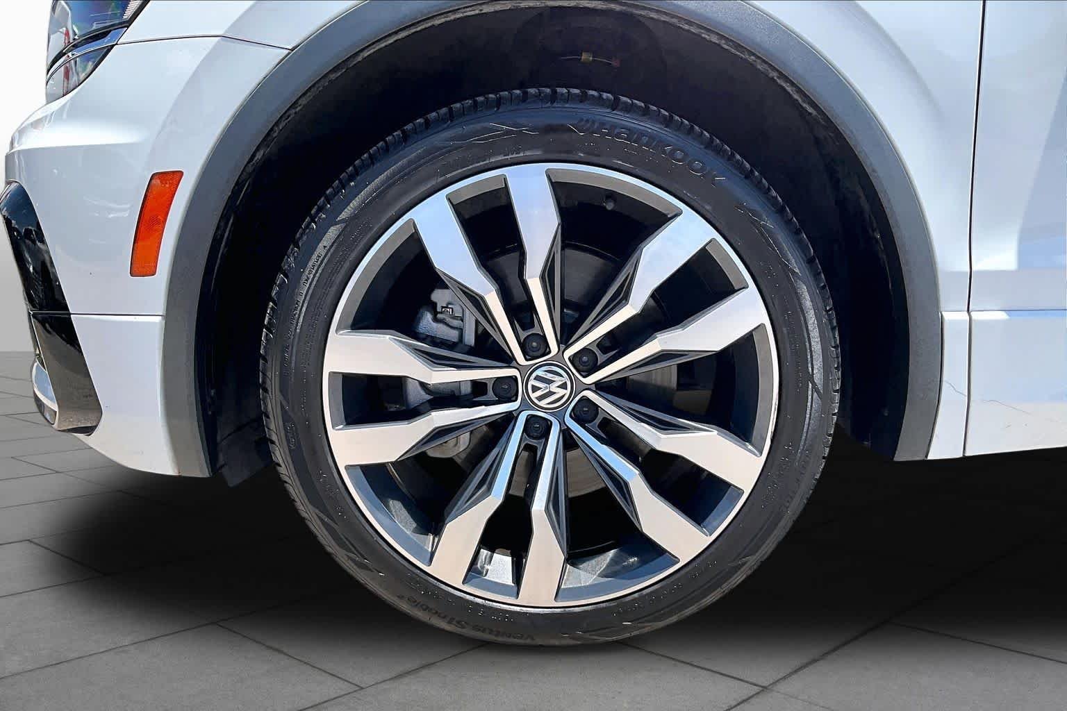 Used 2021 Pure White Volkswagen SEL Premium R-Line image 11