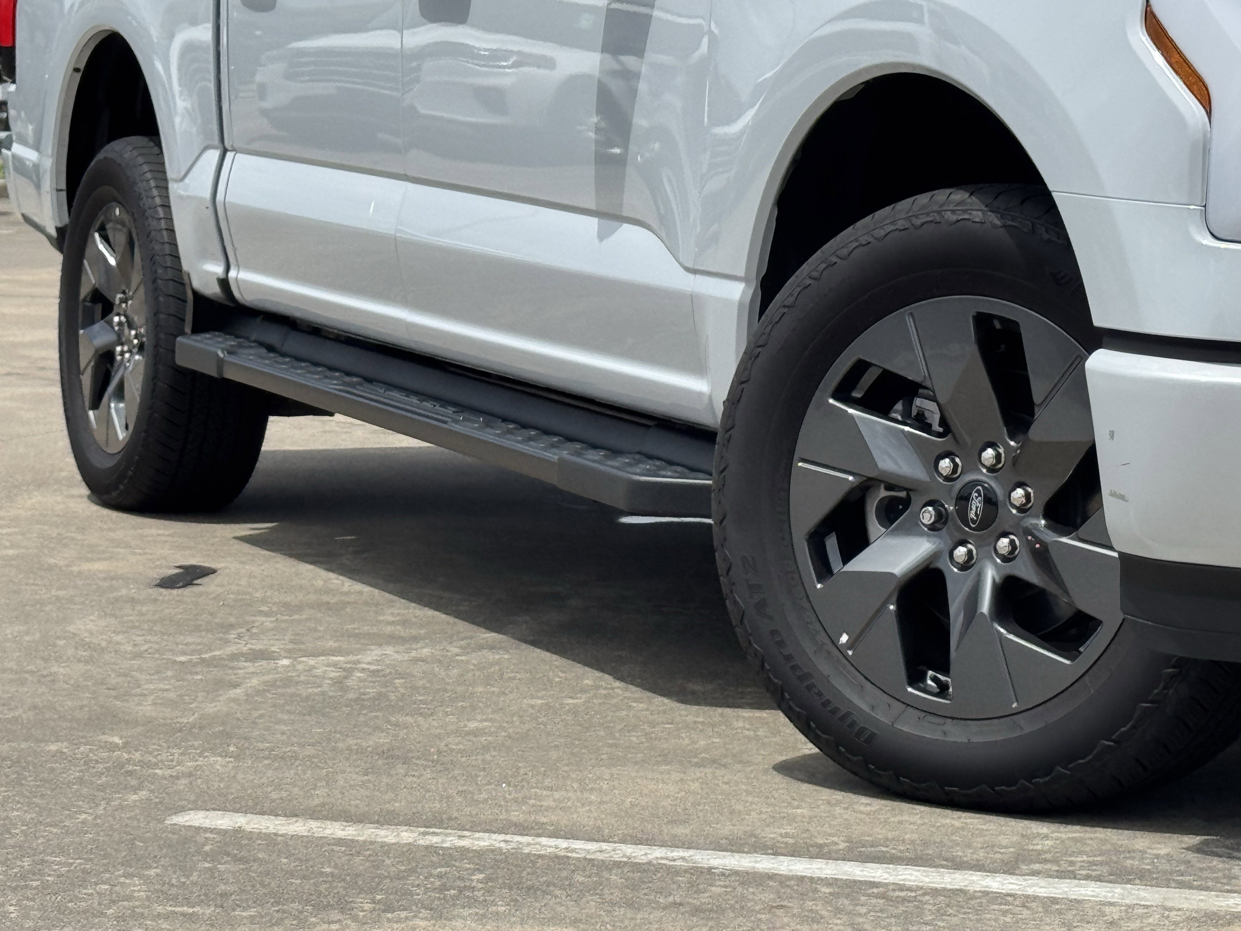 2025 Ford F-150 Lightning Flash - Photo 11