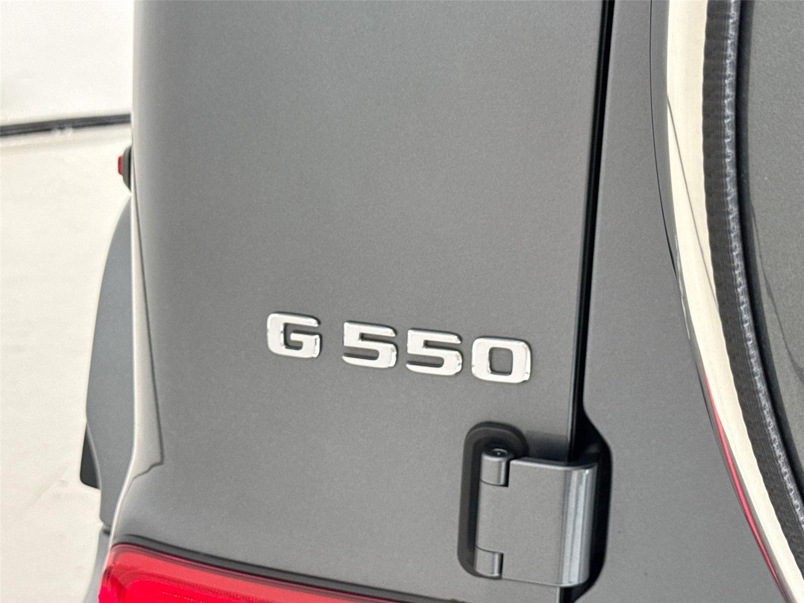 Used 2020 Selenite Grey Metallic Mercedes-Benz G 550 image 38
