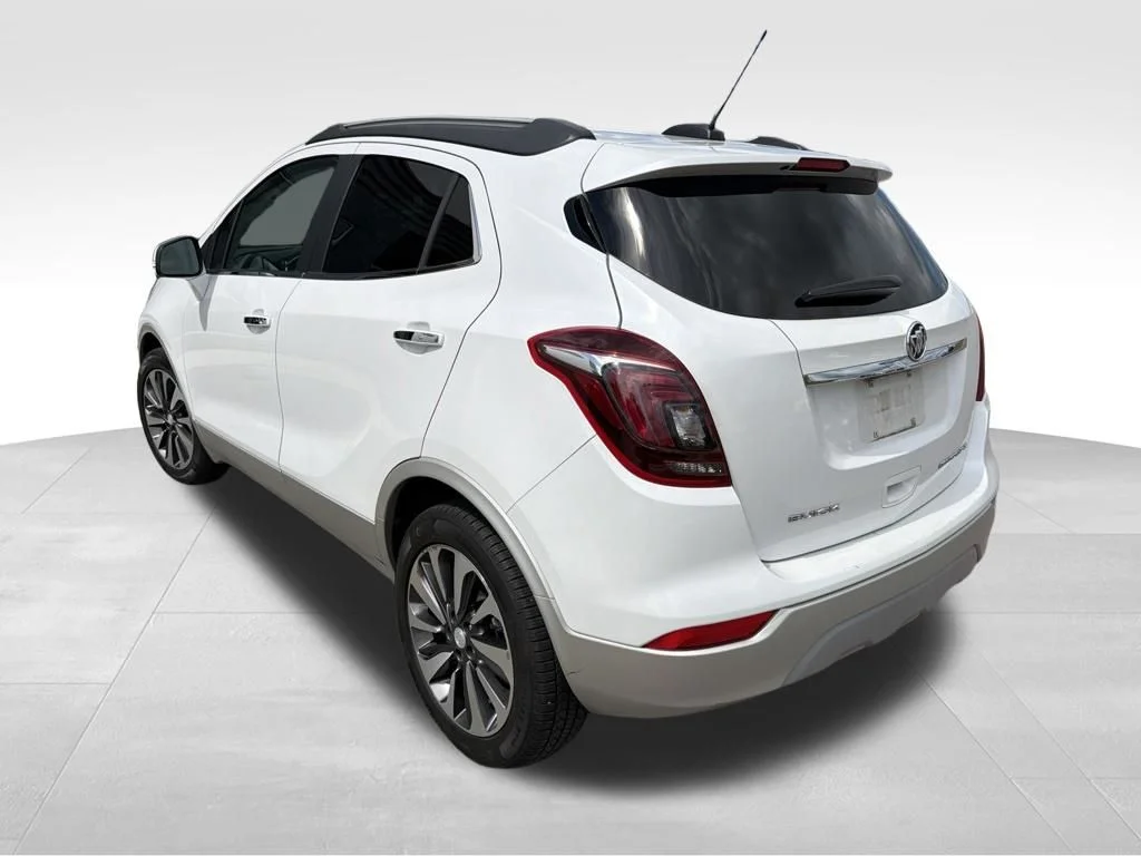 Used 2018 White Frost Buick Essence image 29