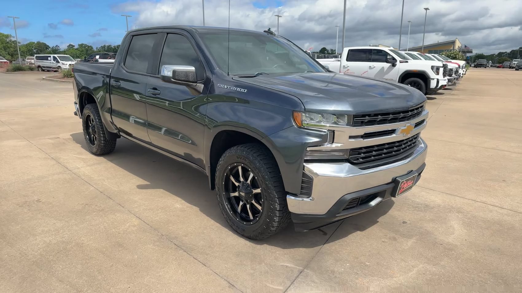 Used 2022 Shadow Gray Metallic Chevrolet LT image 3