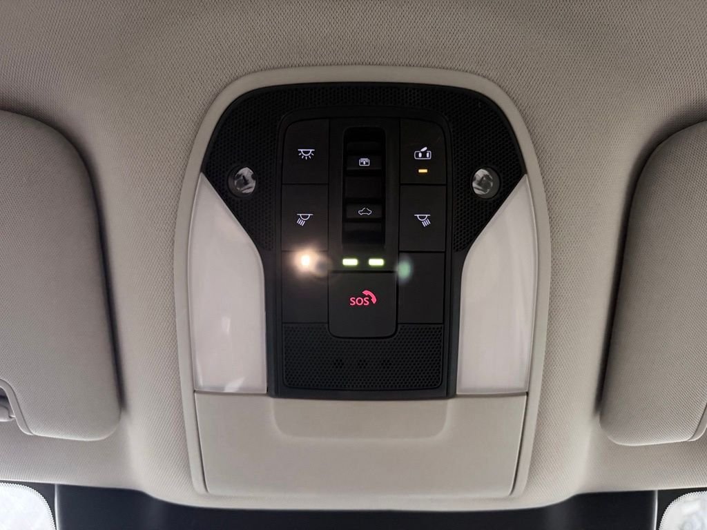 Used 2023 White INFINITI LUXE image 26