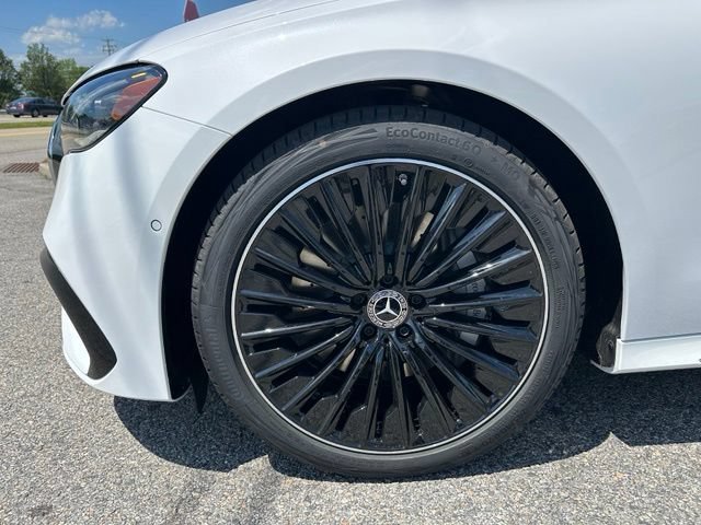 New 2026 MANUFAKTUR Moonlight White Metallic Mercedes-Benz E 450 image 46