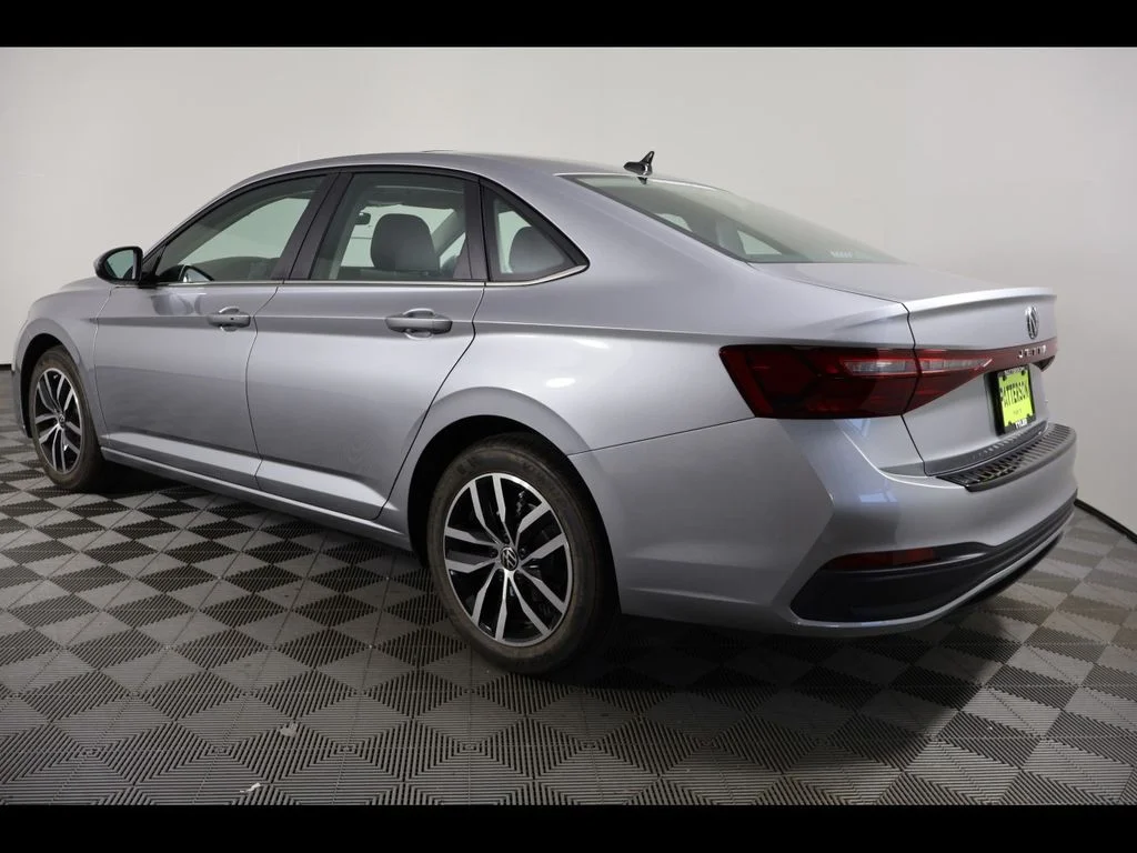 New 2025 Silver Volkswagen 1.5T SE image 4