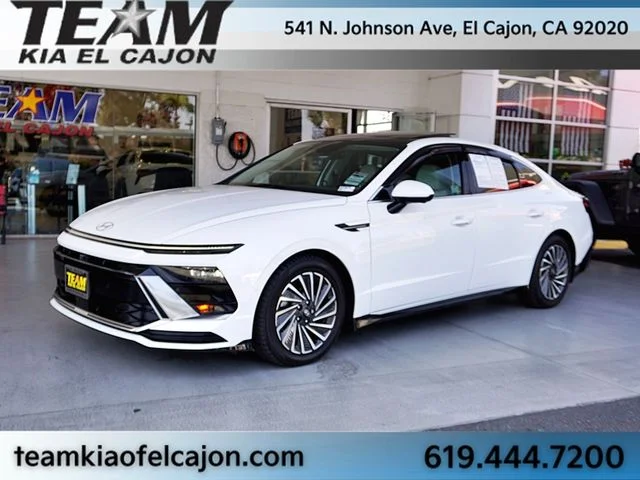 Used 2024 White Hyundai Limited image 5