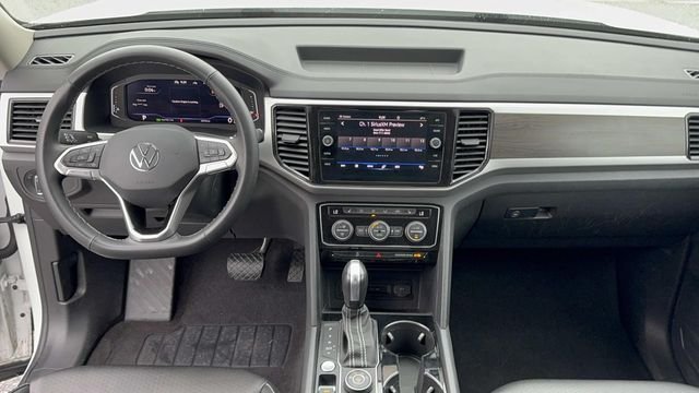 2022 Volkswagen Atlas SE w/Tech - Photo 10