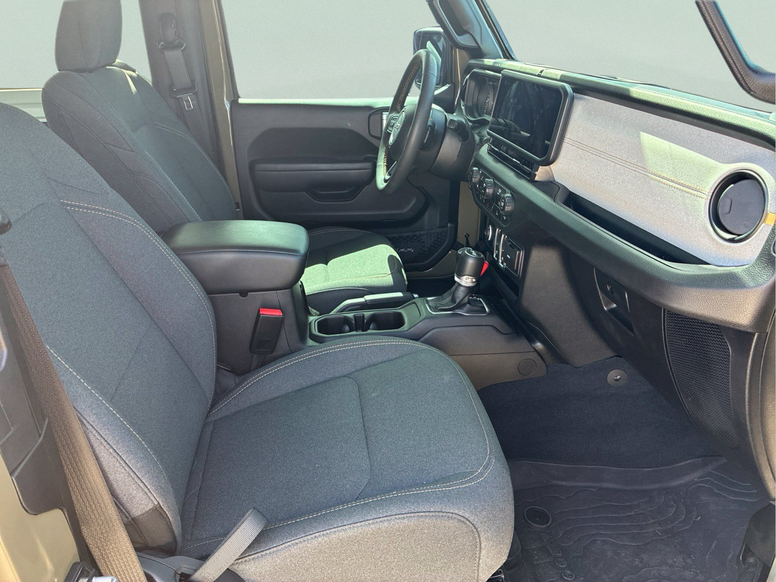 Used 2025 Green Jeep Sport S image 10