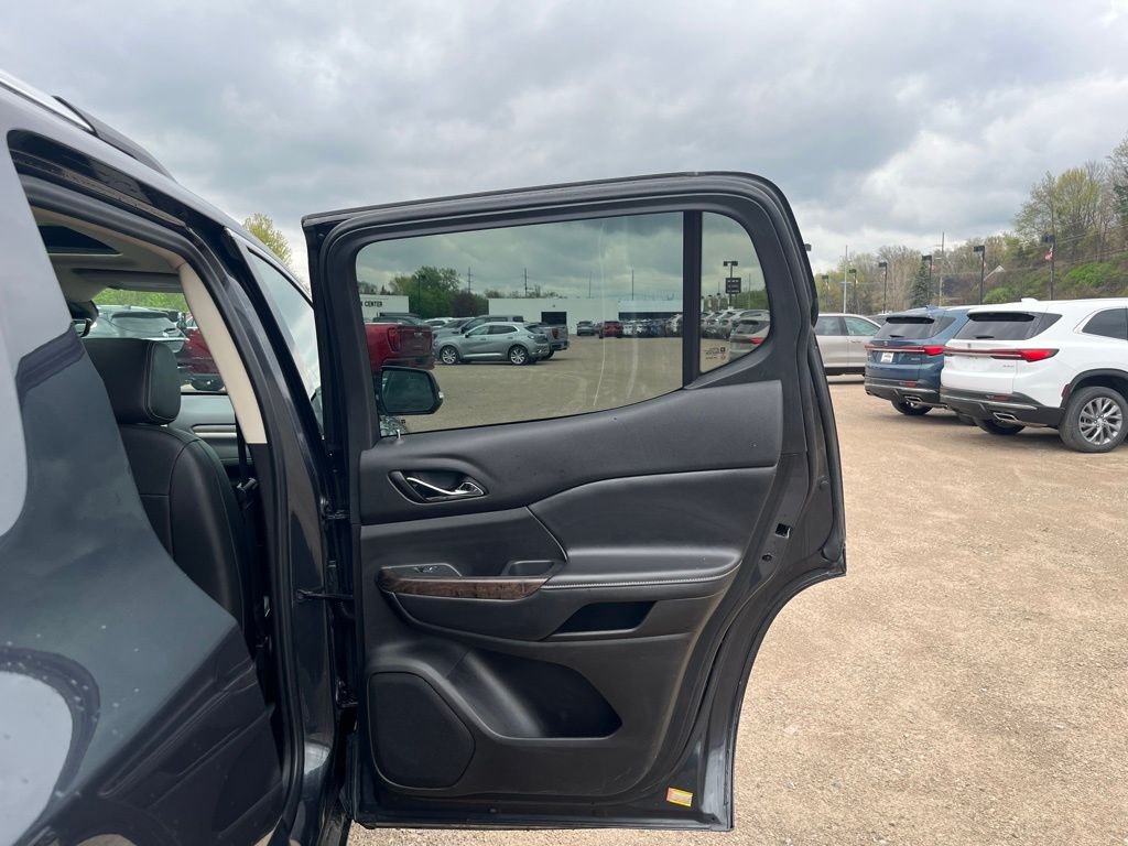 Used 2022 Hunter Green GMC Denali image 34