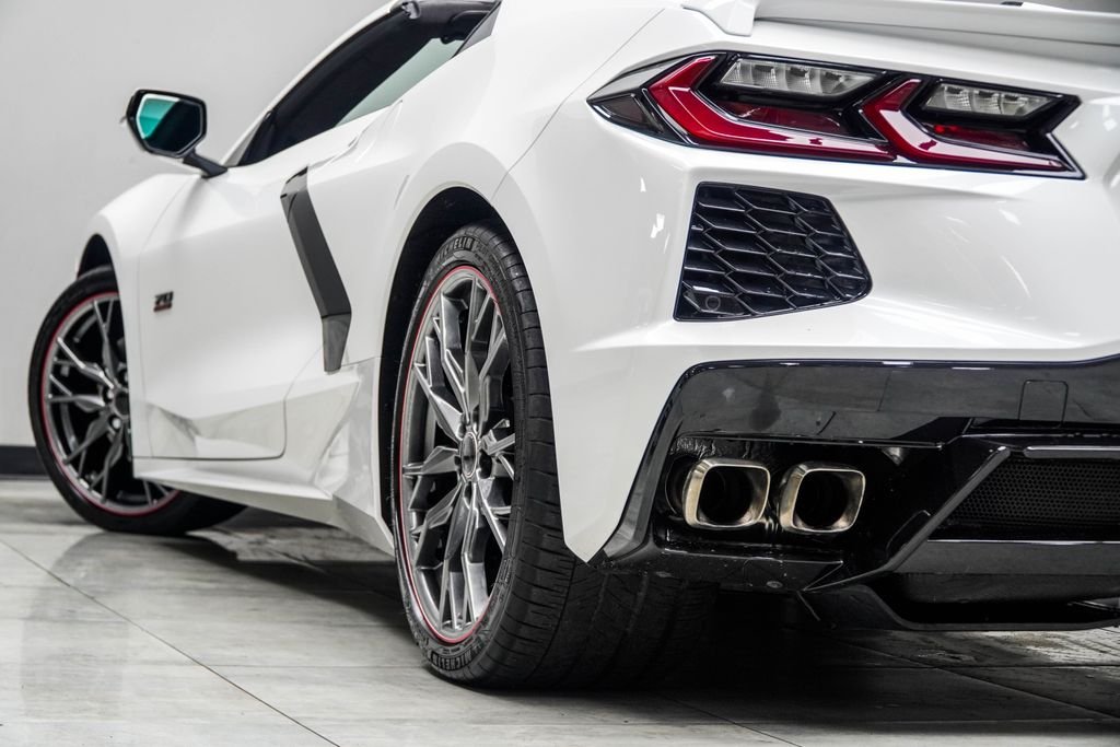 Used 2023 White Chevrolet Stingray image 19