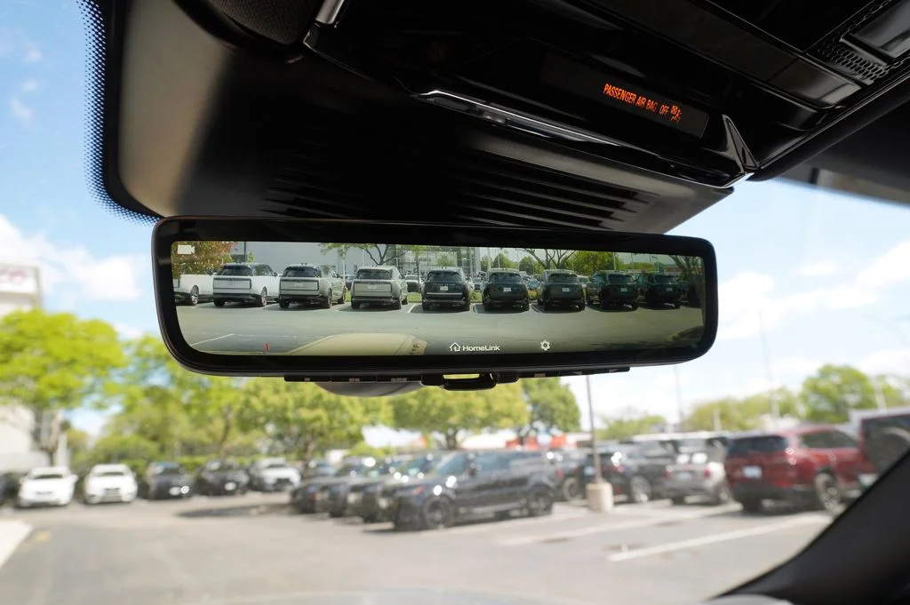 New 2026 Flux Silver Satin Land Rover SE image 14